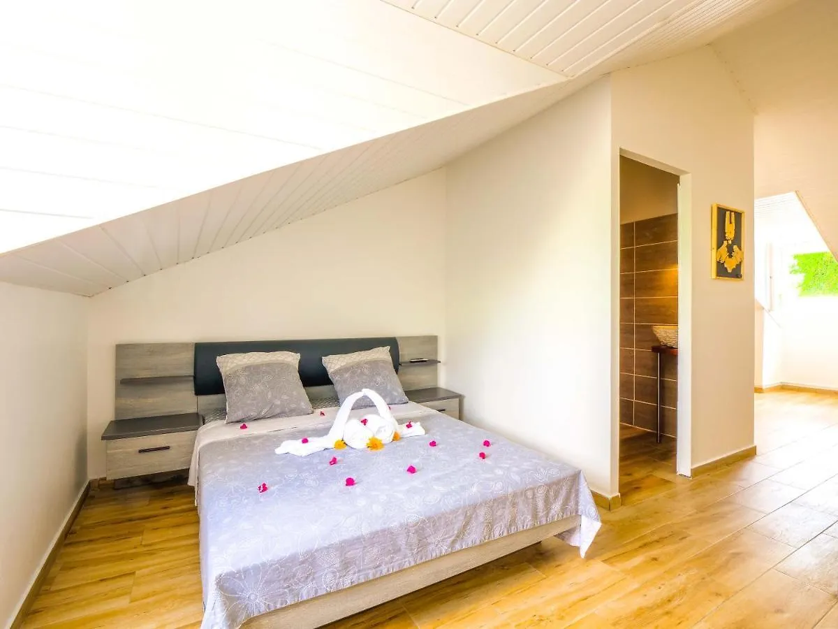 Holiday home Triplex Yasuke: Vivez L'Experience Pop Art Et Geek En Plein Coeur De Petit-Bourg Villa